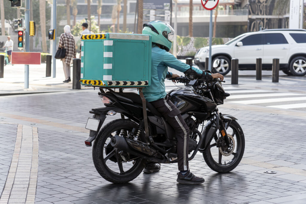 Livreurs, coursiers et motards